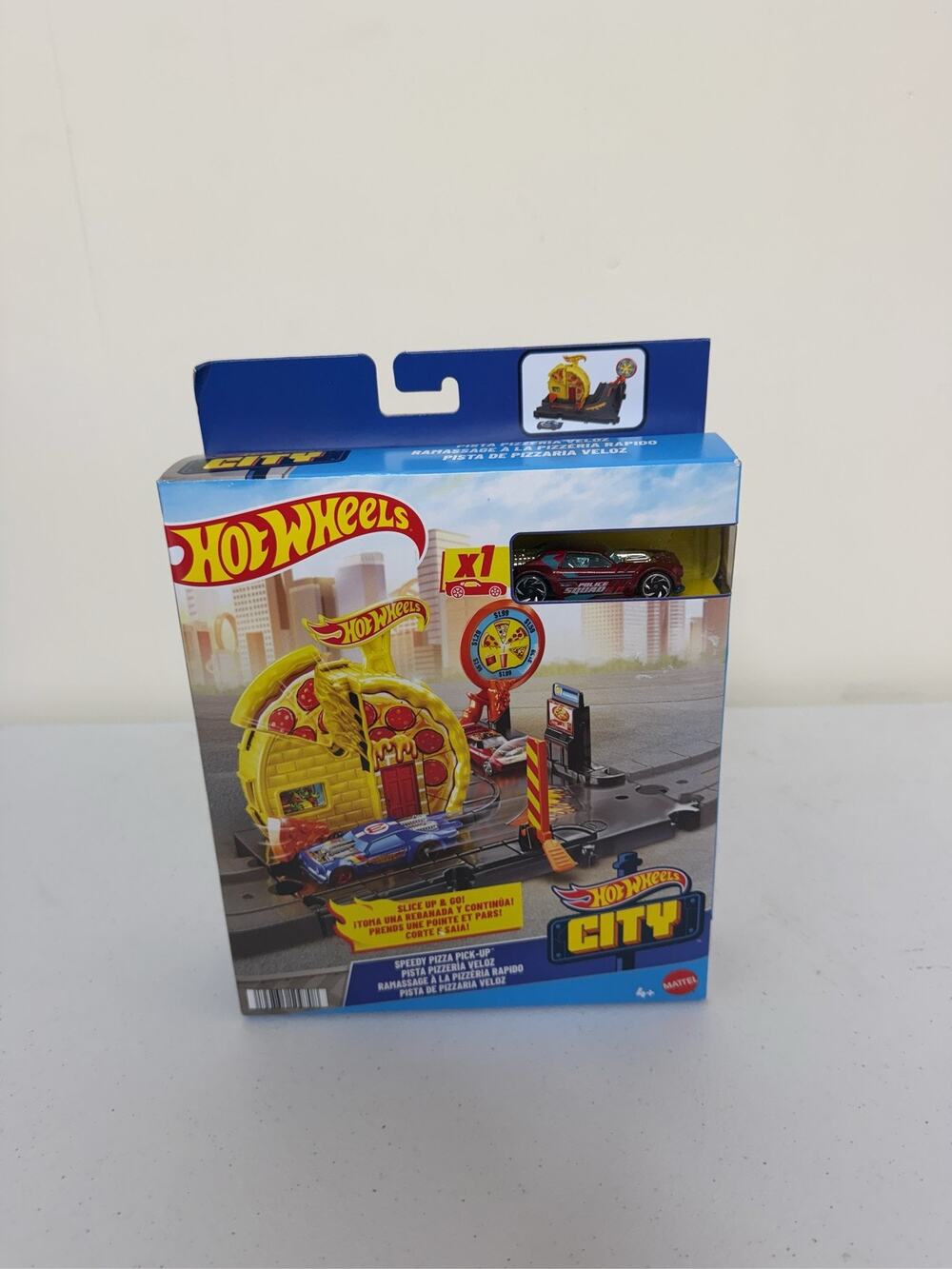 Hot Wheels City Speedy Pizza Pick-Up Play Set with 1:64 Die-Cast Car